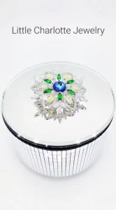 เข็มกลัดคริสตัล Crystals from Swarovski