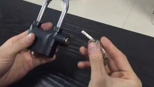 CSMall : ORIGINAL Kinbar LOCK SIREN ALARM PADLOCK for DOOR/Motor/Bike/Car PAD LOCK 110db Anti-Theft Security Alarm 12pcs Battery Included