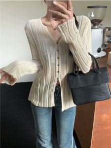 ฤดูใบไม้ร่วง Atmosphere Vintage Gold Buckle ถัก คอวี ผู้หญิง นุ่ม หลากหลาย ผ้าริบ เสื้อสเวตเตอร์ สไตล์เกาหลี บาง เสื้อท่อนบน