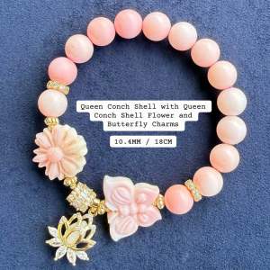 [Jaden] DIY Queen Conch Shell Bead Bracelet with Queen Conch Shell Flower and Butterfly Charms 10.4MM 18CM