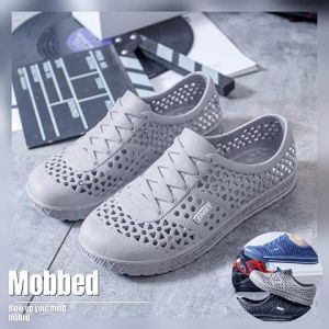 LHMonday ใหม่ รองเท้าแตะแฟชั่น ดีไซน์แบบใหม่ไม่ซ้ำใคร เป็นทรงสวมเหมือนผ้าใบแต่ใช้วัสดุเป็นยาง ใส่ลุยน้ำในหน้าฝนได้เลย มีรูระบายอากาศไม่ให้อับชื้น มี 3 สีให้เลือกพร้อมส่ง