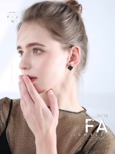 Bông tai titan kiểu cá tính - Bảo hành vĩnh viễn không đen và không gỉ sét