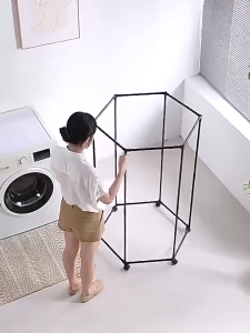 ราวแขวนผ้าหกเหลี่ยมหมุนได้พร้อมล้อ หมุนได้ 360 องศา ค์ประหยัดพื้นที่ราวตากผ้าแบบเคลื่อนย้ายได้ใช้ในบ้าน ถอดออกได้