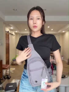 Lingky กระเป๋าคาดอกผ้าร่มสปอร์คุณภาพดี ทนทาน น้ำหนักเบา ไซส์ฐานกระเป๋า 6" สูง12" มีซิป 4 ซิป (LU 55269)