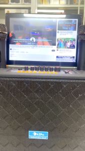 Loa Bluetooth màn hình Android 14 inch chính hãng AZPro AZ-M910 Bass 20-7 đường tiếng thùng gỗ bọc da mạch 7 núm chỉnhTặng 2 mic không dây