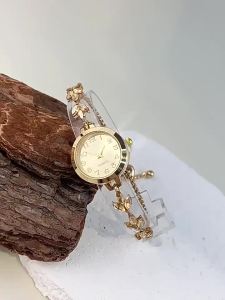 Womens Watch Fashionable and Simple Temperament Clover Bracelet Womens Watch with Diamond Inlay Pull-Out Watch Chain