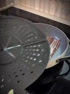 Silicone Kitchen Splatter Screen Foldable Heat-resisting Oil Splash Guard Drain Board Cover Kitchen Frying Pan Lid Kitchen Tools