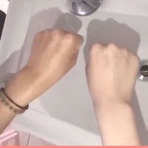 ครีมบำรุงผิว DEEP SEA MUD Body Wash 300ml - เจลอาบน้ำขาว ครีมอาบน้ำลึก ไวท์เทนนิ่งรวดเร็ว ผิวนูม ครีมที่น่ารักและเรียบเนี่ยน