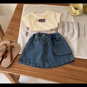 Áo Thun Dệt Kim Mỏng và Chân Váy Jean Ngắn Chữ A Phong Cách Hàn Quốc Hãng Yukids