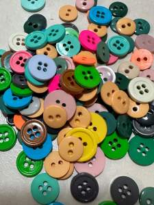 100 pcs Mix round Buttons mix colors for sewing crafts findings accessories 11-15 mm