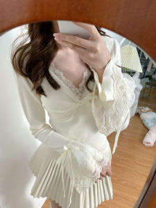 เสื้อยืดคอวีแขนยาวผู้หญิงฤดูใบไม้ร่วง/ฤดูหนาวเสื้อชั้นในลูกไม้เนื้อนุ่มทรงเข้ารูป Pure Desire Style ใหม่ 2024