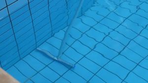 Ready Pool Brush Sikat Kolam Renang Gagang Metal Ukuran 45cm