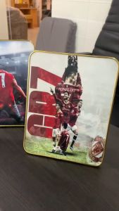 Lukisan Pajangan Hiasan Meja 19x24 Football Premium Import