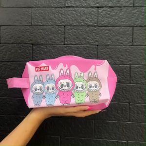 🔥 กระเป๋าใส่เครื่องสำอางค์ คือมันปัง ลาย Monster ยอดฮิต ทรงซิปเปิดได้กว้าง ใส่ของได้จุ มีหูหิ้ว ขนาด 21×10×12.5 cm