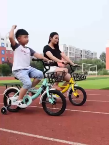 xe đạp BeigeXe có giỏ nhựa tiện dụng & bánh phụ tháo lắp nhanhPhù hợp bé 2-7 tuổi