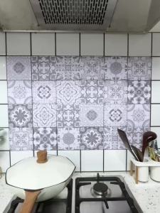 24 pcs/pack Waterproof and Oil-proof Easy To Clean Classic Light Gray Pattern Self-adhesive PVC Tile Stickers