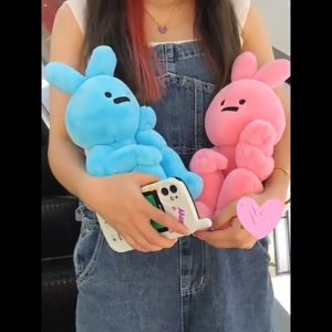 ตุ๊กตา Hangfook ของเล่น ตุ๊กตา การออกแบบการ์ตูนน่ารัก ตุ๊กตากระต่ายชูนิ้ว