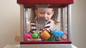 Claw machine childrens home mini claw machine coin-operated gashapon machine candy pusher toy game machine