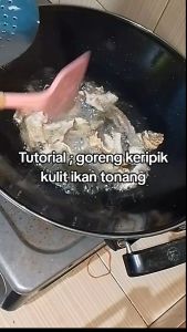 Kerupuk Kulit Ikan Tonang Mentah dan siap makan higienis dan nikmat