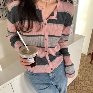 Fine Gauge Knit Sweater Cardigan for Women in Contrasting Colors Slim Fit Loose Long Sleeve Wool Material Suitable for Spring and Autumn
