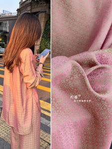 ผ้าลายจุดผสมสีชมพูและเขียว ผ้าลายดอกไม้แบบจางจี้ ชุดกี่เพ้าสไตล์จีน ผ้าสำหรับออกแบบเสื้อผ้า ผ้าสำหรับตกแต่งบ้าน