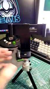 Giá đỡ điện thoại xoay 360 độ cho tripod - hàng loại 1 kẹp vặn bằng đinh ốc cực chắc chắn