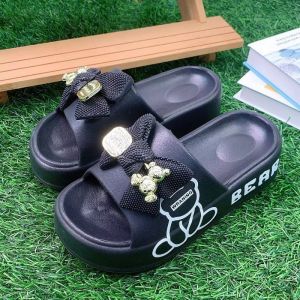 รองเท้าแตะผูกโบว์รูปหมีสำหรับผู้หญิงจาก IELGY