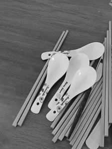 MOLORE | Wall Mounted Draining Chopsticks Spoon Utensil Holder