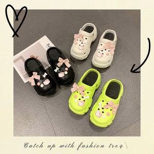 การดึงข้อมูลเพิ่มเติมเกี่ยวกับ DMshoes SO CUTE รองเท้าหัวโตสไตล์เกาหลี รุ่นนี้เสริมส้นเอาใจสายแฟชั่นสุดๆ พื้นนิ่มรองรับการใช้งานใส่แล้วไม่เจ็บหน้าเท้า จะคุมโทนมินิมอลขาว ดำก็ปัง หรือจะสดใสแบบเขียวก็รอด แถมยังได้ตัวการ์ตูนสีชมพูคิ้วท์ๆ ไปทำคอนเทนต์