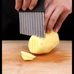 (304 STAINLESS STEEL) WJS Crinkle Cut Fries Knife Potato Slicer Wavy Vegetable Slicer Crinkle French Fries Cutter Potato Chips Vegetable Chopper Kitchen Utensils Food Chopper Pisau Pemotong Kentang Beralun Ketang Ala Zig Zag