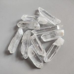 Cột Thạch Anh Trắng Tự Nhiên Cụm Tinh Thể Đá Trong Suốt Đũa Chữa Bệnh Đồ Trang Trí Nhà Cửa Đá Chủ Đề Tình Yêu Phong Cách Châu Âu