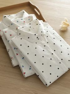 เสื้อเชิ้ตแขนสั้นผ้าฝ้ายลายจุดทรงหลวมสำหรับผู้หญิง ทรงหลวม สบายๆ ผ้าฝ้ายแท้ นุ่ม อบอุ่น ใส่สบาย เสื้อเชิ้ตคอโปโล