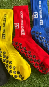 ถุงเท้าฟุตบอลกันลื่น FS ถุงเท้ากันลื่น anti slip sock สำหรับกีฬาฟุตบอล มี 5 สีให้เลือก ออกกำลังกาย