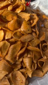 Bánh tai heo mắm mặn Lets Nuts hộp 200g kết cấu giòn tan kèm vị mắm ớt mặn ngọt đồ ăn vặt thơm ngon không thể thiếu