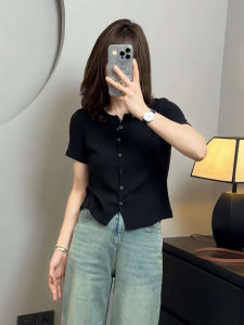 เสื้อยืดคอกลมแขนสั้นสีดำ ทรงหลวม สำหรับผู้หญิง ฤดูร้อน 2025 เสื้อเชิ้ตแขนสั้นเปิดหน้า สไตล์หวานและเผ็ดร้อน
