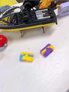 Fidget spinner spiral gun two-in-one linkage reloading mini folding pistol decompression toy萝卜枪玩具