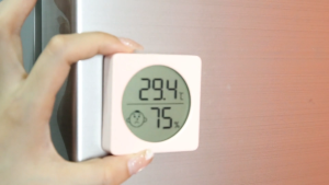 WS160 Mini Digital Thermometer Hygrometer Magnetic Indoor Temperature Humidity Meter with Comfort Smiley Indicator ℃/℉ Switch Desktop Stand Wall‑Hanging Fridge Magnet for Baby Room Office Guitar Wine Cellar Household Use