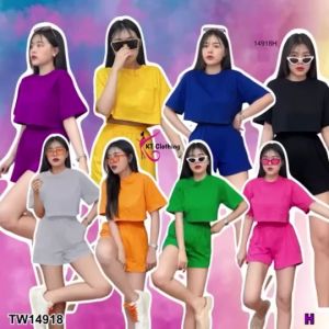 Set 2 ชิ้นสุดคุ้ม เสื้อครอป คอกลมแขนสั้น+กางเกงขาสั้นยางยืดมีสายรูดผูกเอว TT14918