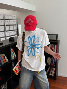 เสื้อยืดคอกลมแขนสั้นพิมพ์ลายดอกไม้สีฟ้าวาดด้วยมือ ทรงหลวม ใส่ได้หลากหลาย สำหรับผู้ชาย ฤดูร้อน 19Studio WaynePrince