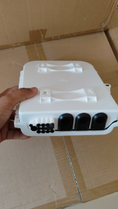 Box ODP 8 Core Lengkap Splitter Passive 1:8 Putih Material Premium ABS PLC BOX 1/8 Kapasitas 8 Core Dimensi 260x210x90mm Free Klem Tiang