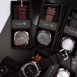 นาฬิกาแบรนด์ Tomi ประกอบกับนาฬิกาเหมือนกันน้ำและของ ถ้าคุณคือชายหรือชายในรูปหน้า สายนาฬิกาสามารถนำไปใช้ได้ 40 มม