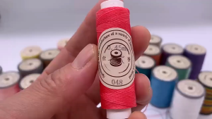 ด้ายโพลีเอสเตอร์ เคลือบแว็กซ์ ขนาด 0.45 mm. ยาว 35 เมตร ใช้ทำเครื่องประดับ งานแฮนด์เมดต่างๆ