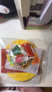 Đồ Chơi DIY Vòng Noel Dán Cửa Handmade Trang Trí Chất Liệu Vải Nỉ Kèm Sẵn Keo Dán Và Đèn LED Cho Bé Tự Tay Trang Trí - Lavi House