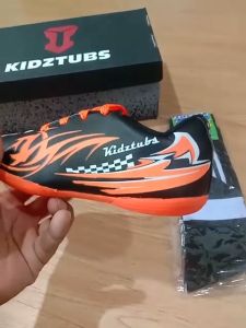 KIDZTUBS Sepatu Futsal Anak Paket Komplit Sepatu Futsal Tas Skin Deker Kaos Kaki Usia 6-10 Tahun Size 28 29 30 31 32 33 34 35 36 37 KDZ1810122424
