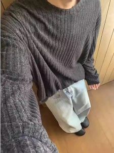 หลวม เสื้อยืดแขนยาวผู้ชายถักพอดี ลำลอง สบาย ระบายอากาศได้ดี เสื้อฐานอเมริกัน สไตล์เรโทร ฤดูใบไม้ผลิ ฤดูใบไม้ร่วง สวมใส่