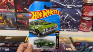 Mô Hình Xe Hot Wheels Mainline - 69 Chevelle X-Raycers Màu Xanh Lá Trong Suốt (3/5)