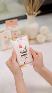 Khăn giấy ướt vệ sinh phụ khoa dành cho nữ hương dịu nhẹ cân bằng độ PH mang lại cảm giác dễ chịu cho cô bé