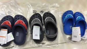 [CrocsFanClub] Dép sục Cross Classic Trẻ em hình Cá mập sừng PB63 - tặng 4 sticker ngộ nghĩnh