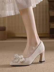 รองเท้าเดี่ยวปมผีเสื้อเพชรน้ํา ผู้หญิง ไม่เหนื่อยล้าขนาดเล็กส้นหนารองเท้าส้นสูง หลากหลาย พลัสไซส์ ผู้หญิง รองเท้าขนาด 41-43