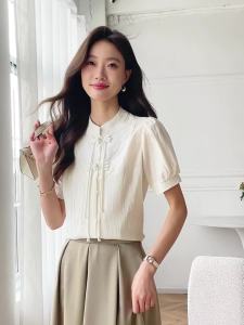 AMMIN New Chinese Style Retro Tie Buckle Design Stand Collar Commuter Embroidered Floral Shirt for Women 2025 Summer New Puff Sleeve Gentle Temperament Design Sense Elegant Blouse